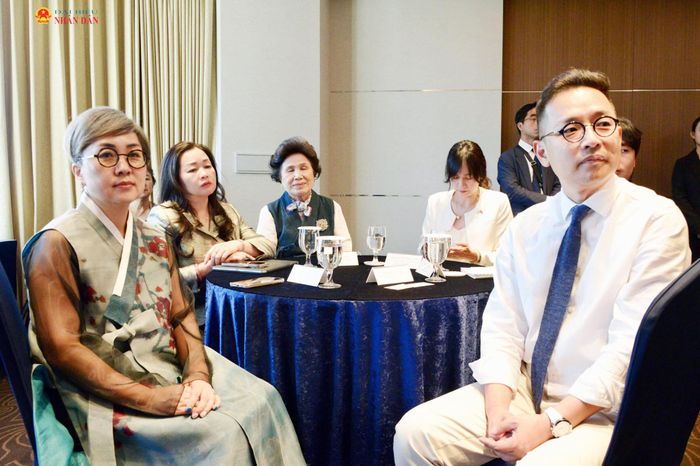 Các đại biểu dự cuộc tiếp