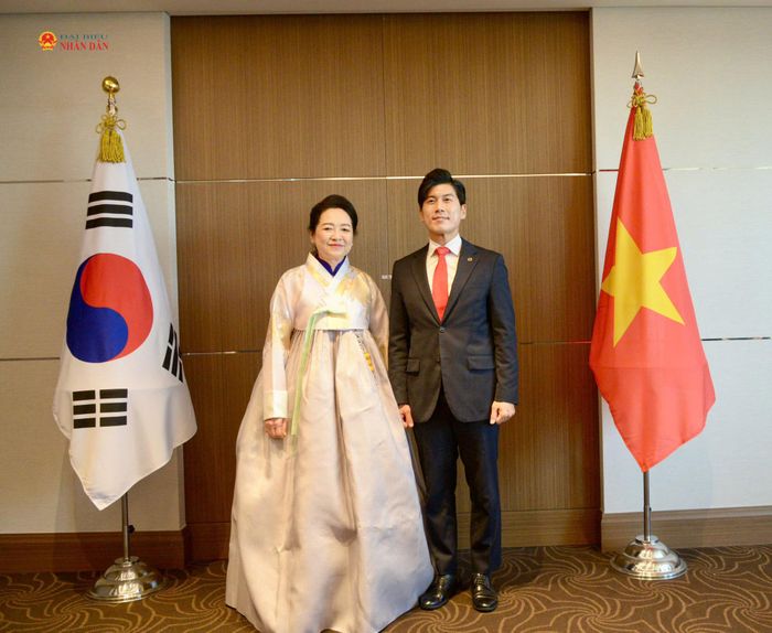 Phu nhân Nguyễn Thị Thanh Nga tiếp Chủ tịch Hiệp hội Phát triển Văn hóa Hàn Quốc Samuel Chung