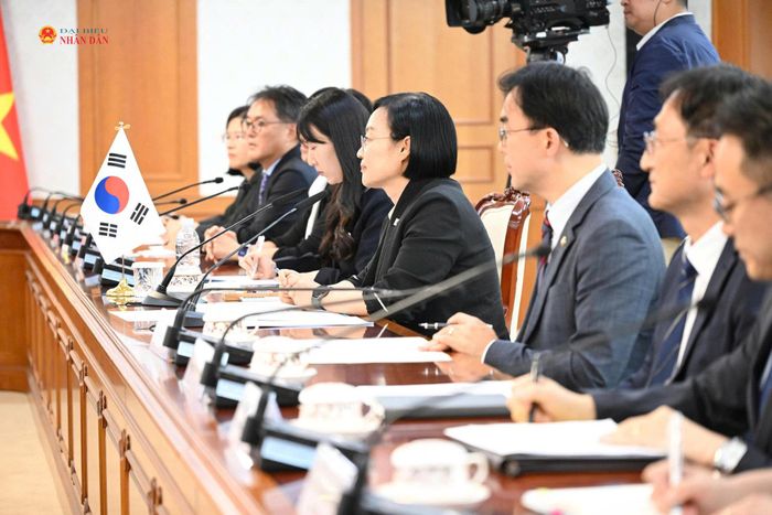 Thủ tướng Hàn Quốc Han Seong Sook phát biểu tại cuộc hội kiến