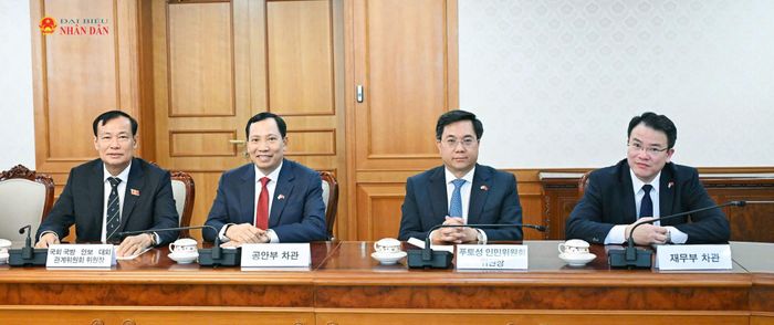 Các đại biểu Việt Nam dự cuộc cuộc hội kiến