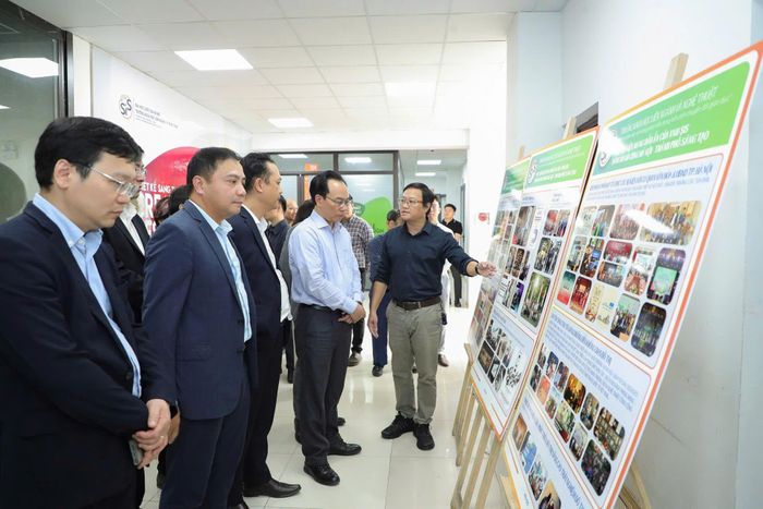 Nghệ sĩ Nguyễn Thế Sơn giới thiệu về dấu ấn nghệ thuật của VNU-SIS