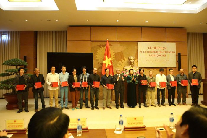 ThS. Nguyễn Thế Sơn trong Lễ Tiếp nhận các tác phẩm nghệ thuật trưng bày tại Nhà Quốc hội