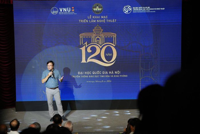 ThS. Nguyễn Thế Sơn là giảng viên tiêu biểu với những đóng góp cho các hoạt động nghệ thuật của Đại học Quốc gia Hà Nội