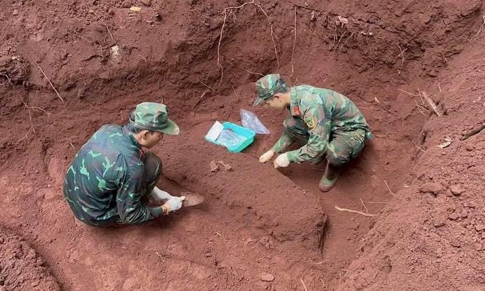 Đội K76 tìm thấy các hài cốt của Anh hùng liệt sĩ tại khu vực sân bay Lộc Ninh.