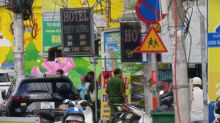 Hiện trường được phong tỏa phục vụ công tác điều tra.