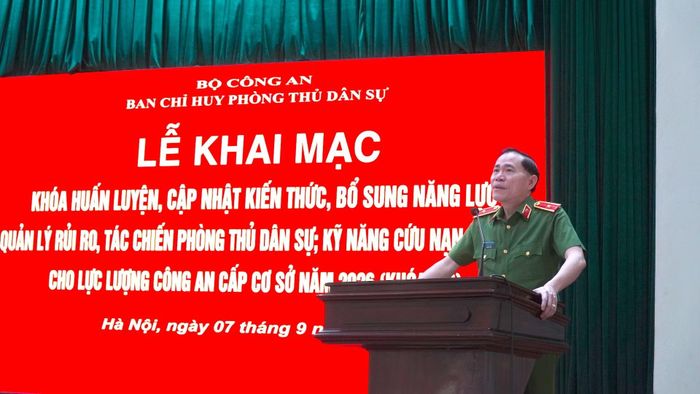 Thiếu tướng, PGS. TS Phạm Văn Long phát biểu tại buổi lễ.