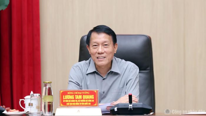 Bộ trưởng Lương Tam Quang điều hành phần thảo luận.