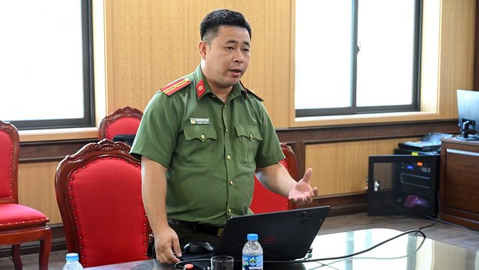 Giảng viên truyền đạt nội dung chuyên môn tại lớp tập huấn.