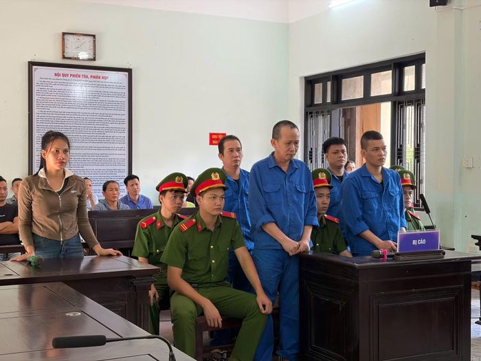 Các bị cáo tại phiên tòa xét xử sơ thẩm.