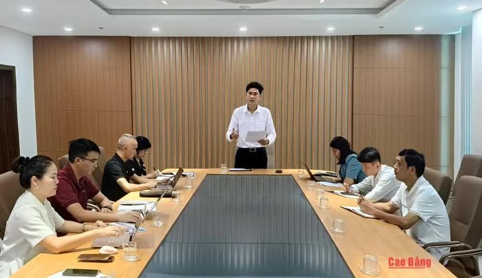 Lãnh đạo Sở Văn hóa, Thể thao và Du lịch phát biểu tại cuộc họp.