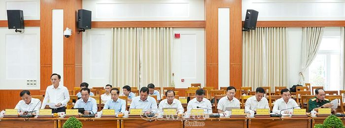  Đồng chí Phạm Văn Thiều, Phó Bí thư Tỉnh uỷ, Chủ tịch HĐND tỉnh Cà Mau, phát biểu trao đổi về công tác quy hoạch, điều động, bổ nhiệm và đào tạo cán bộ.