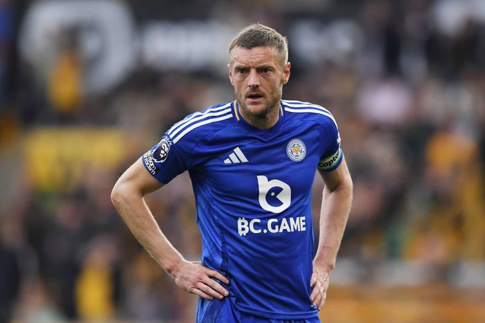 Từ công nhân nhà máy đến biểu tượng Premier League, Vardy viết tiếp hành trình