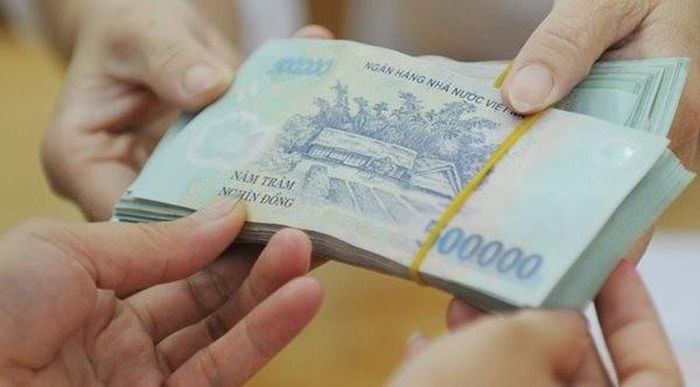 Mỗi tháng biếu bố mẹ 2 triệu là ít hay nhiều. Ảnh minh họa