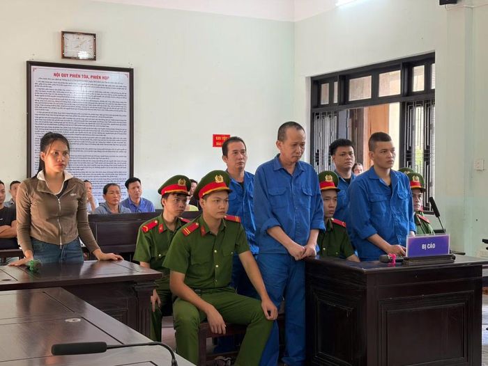Các bị cáo tại phiên tòa xét xử sơ thẩm.