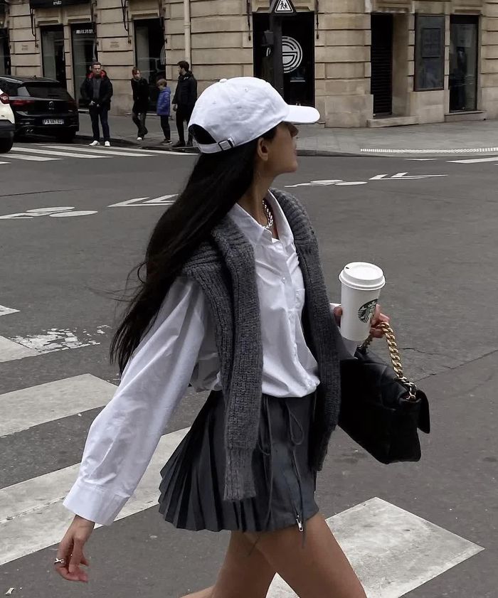 Cardigan có thể được sử dụng như một món phụ kiện styling thay vì mặc trực tiếp