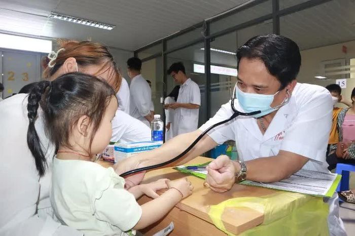 Với những gia đình có trẻ nhỏ, người cao tuổi hoặc thành viên thuộc nhóm được ưu tiên, thay đổi này có thể giúp giảm phần chi phí phải tự chi trả khi đi khám, chữa bệnh.