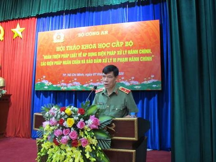 Thiếu tướng Trần Nguyên Quân phát biểu