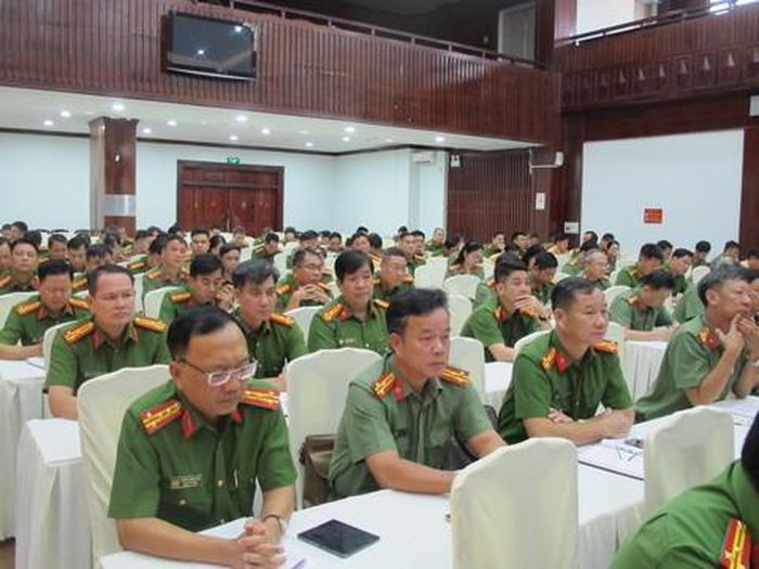Các đại biểu tham dự hội thảo.