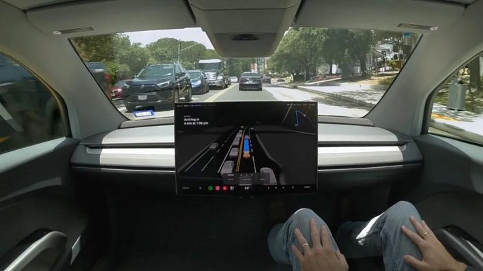 Cybercab loại bỏ hoàn toàn khả năng can thiệp trực tiếp của con người. Ảnh: Tesla.