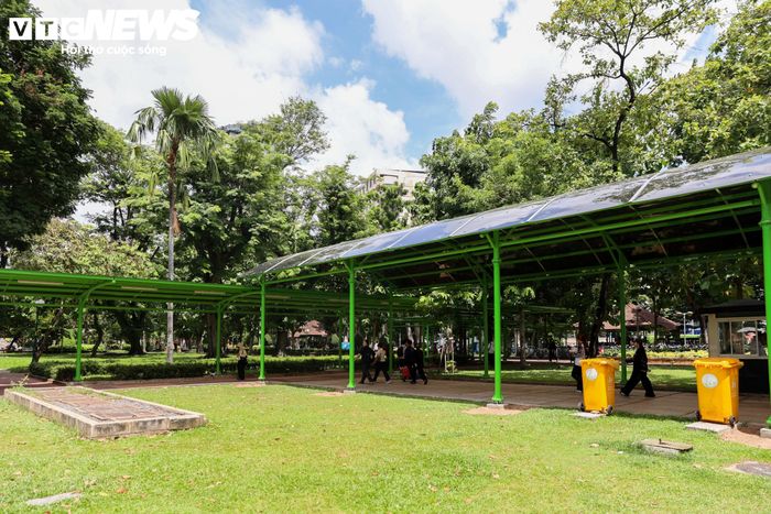 Theo Trung tâm Quản lý giao thông công cộng, việc triển khai hệ thống mái che kết nối là giải pháp có tính khả thi cao, có thể thực hiện nhanh và phù hợp với điều kiện khí hậu nhiệt đới.