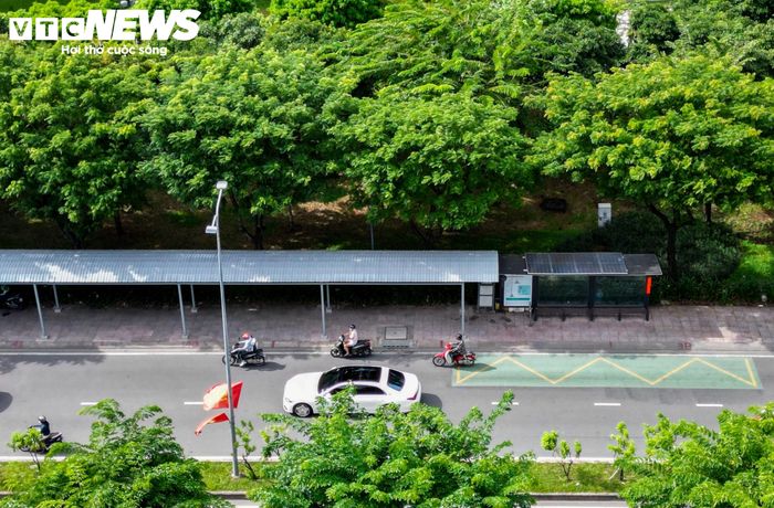 TP.HCM hiện miễn vé 134 tuyến xe buýt nhằm khuyến khích người dân sử dụng phương tiện công cộng, giảm chi phí đi lại. Thành phố đồng thời nâng chất lượng phương tiện, bến bãi, trạm dừng, nhà chờ và các điểm trung chuyển, đặc biệt tại khu vực kết nối với tuyến metro Bến Thành - Suối Tiên.