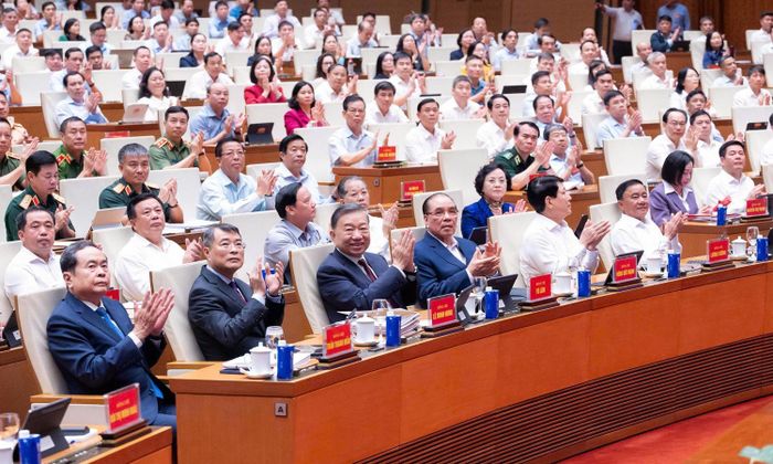 Tổng Bí thư, Chủ tịch nước Tô Lâm cùng lãnh đạo, nguyên lãnh đạo Đảng, Nhà nước dự Hội nghị toàn quốc nghiên cứu, học tập, quán triệt và triển khai thực hiện một số nghị quyết, chỉ thị của Bộ Chính trị, sáng 3/9. (Ảnh: Phạm Thắng)