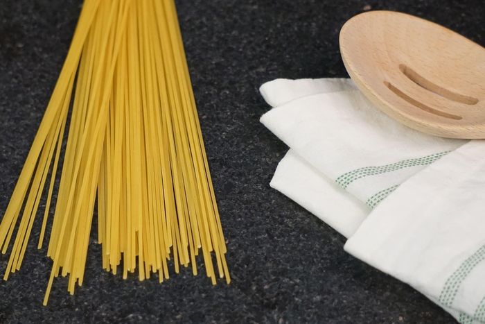 Mỳ Ý để hình dạng dài mới đúng theo triết lý ẩm thực của người Italia. (Ảnh: Dozzo)