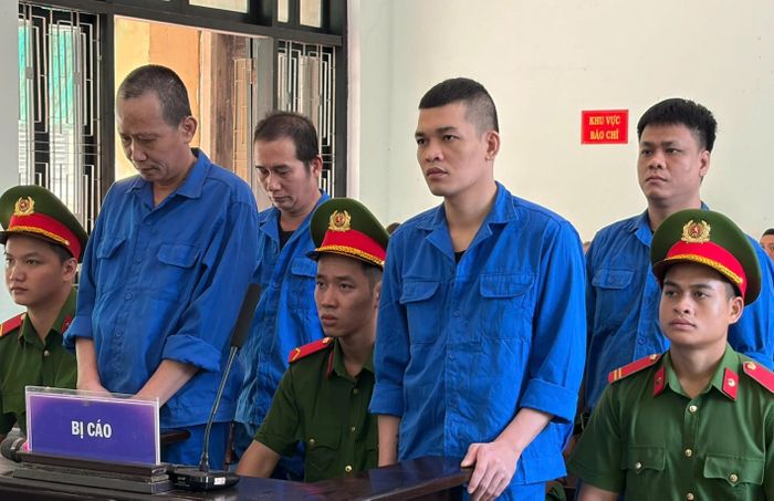 Các bị cáo tại phiên toà xét xử sơ thẩm. (Ảnh: PV)