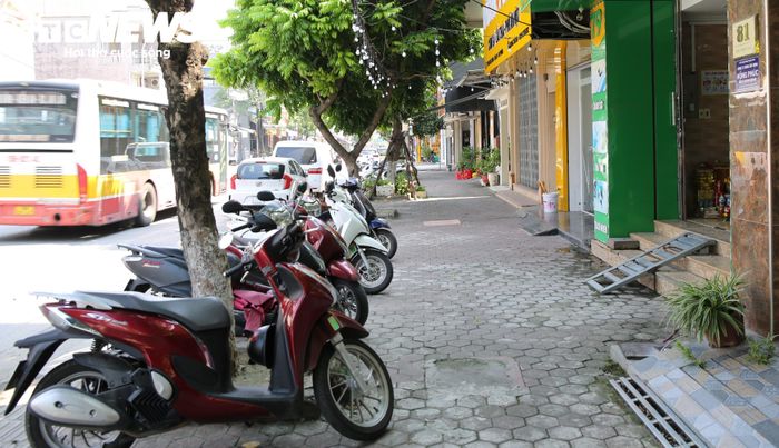 Đến nay, 100% hộ kinh doanh trên các tuyến đường trọng điểm đã được tuyên truyền và ký cam kết. Từ 1/6/2026, hai Tổ công tác liên ngành đồng loạt ra quân trên các tuyến Trường Chinh, Trần Thành Ngọ, Trần Nhân Tông, Lê Duẩn, Phan Đăng Lưu, Đồng Hòa và các khu vực trọng điểm.