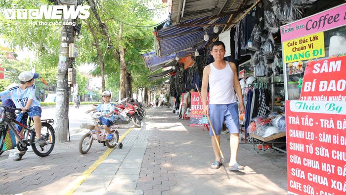Cũng theo UBND phường Kiến An, công tác bảo đảm trật tự công cộng, trật tự đô thị và trật tự đường hè trên địa bàn phường đã có sự chuyển biến rõ rệt. Phương thức chỉ đạo được đổi mới theo hướng đồng bộ, quyết liệt, huy động sự tham gia của cả hệ thống chính trị; từ xử lý từng vụ việc chuyển sang quản lý theo tuyến, theo địa bàn và duy trì kiểm tra liên tục.