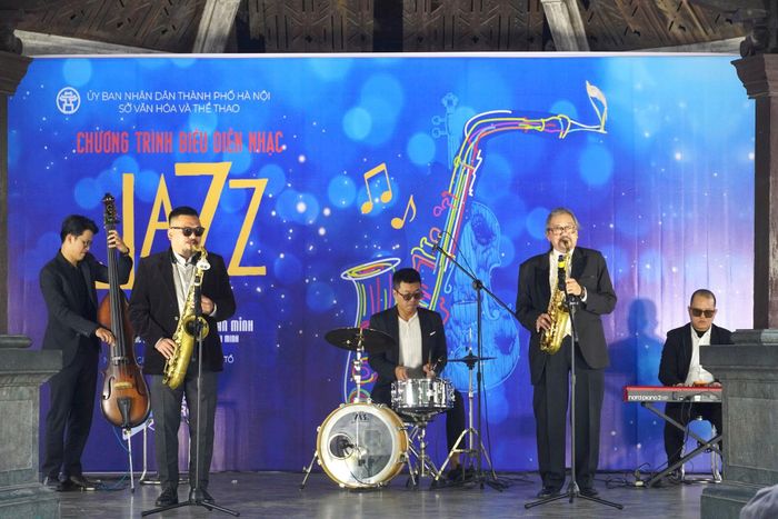 Hà Nội đã tổ chức nhiều chương trình Jazz tại không gian công cộng trong chương trình "Âm nhạc cộng đồng" ở Nhà Bát Giác. Ảnh: M.H