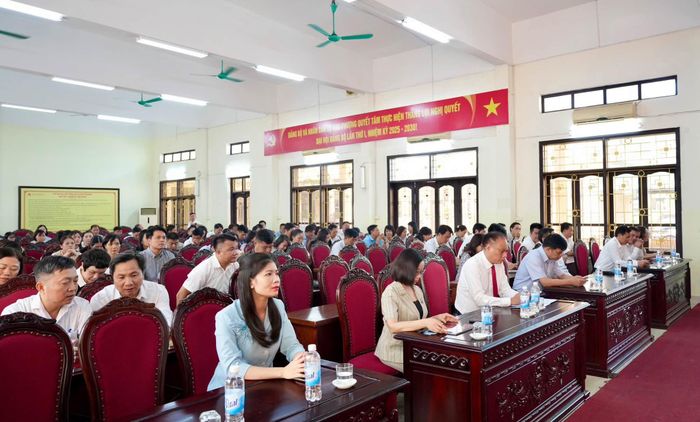 Các đại biểu dự buổi sinh hoạt chính trị. Ảnh: Ngân Nguyễn