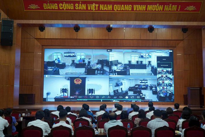Phiên toà được xét xử trực tuyến. Ảnh: PV