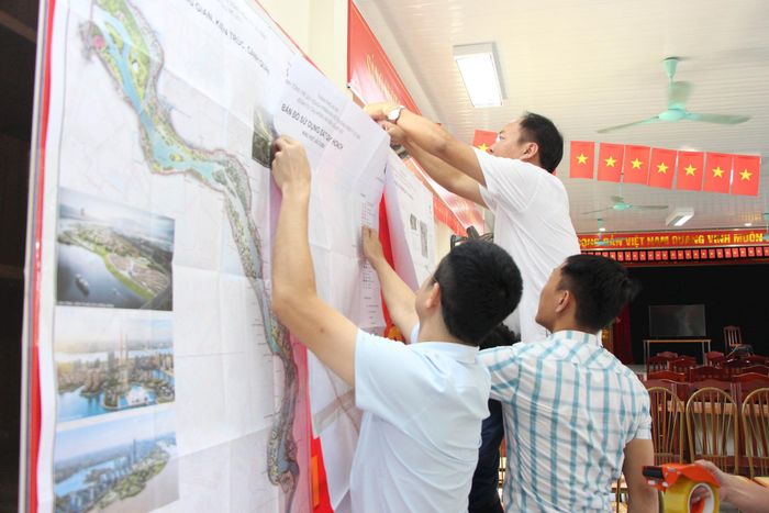 Hồ sơ quy hoạch được niêm yết tại 5 địa điểm là nhà văn hóa thôn, khu dân cư và UBND xã Ô Diên. Ảnh: TT