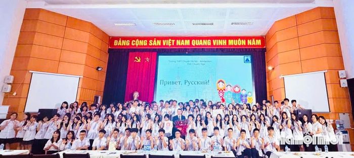 Năm học 2026-2027, khối chuyên Nga Trường THPT chuyên Hà Nội -Amsterdam có hơn 100 học sinh (Ảnh: Nhà trường cung cấp).