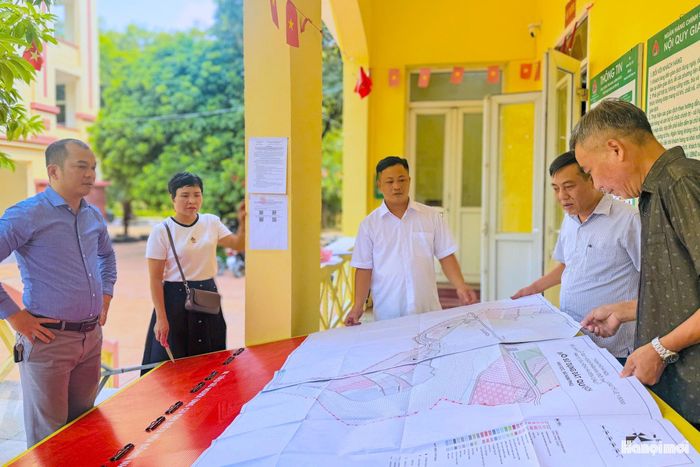 Ngay sau hội nghị, xã Nam Phù đã triển khai niêm yết công khai hồ sơ quy hoạch tại các điểm thuận tiện, tạo điều kiện để người dân trực tiếp tìm hiểu, góp ý.