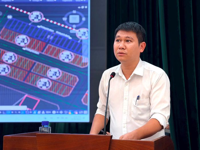 Giám đốc Ban Quản lý dự án Đầu tư - Hạ tầng xã Phúc Thịnh Đào Ngọc Huân. Ảnh: Thanh Hà