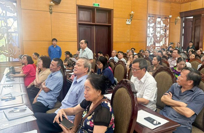 Đại biểu Đặng Quốc Hưng – Trưởng ban Công tác Mặt trận Tổ dân phố số 34 phát biểu ý kiến. Ảnh: PV