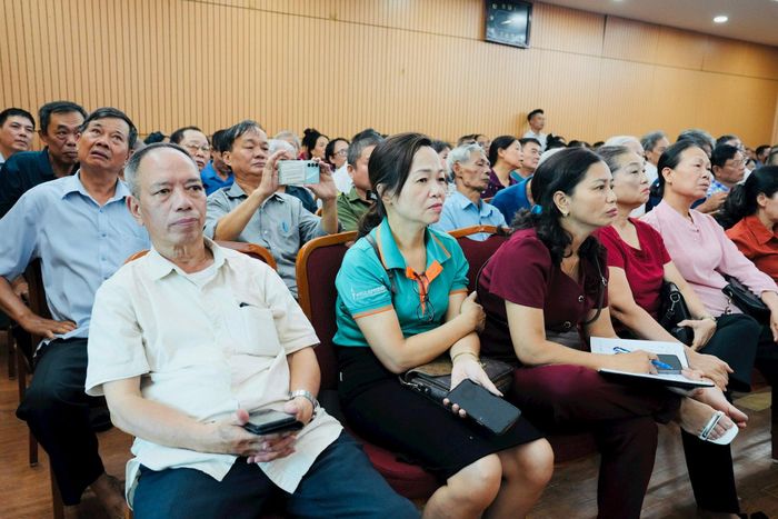 Việc thông tin đến nhân dân cần bảo đảm chính xác, thống nhất và dễ hiểu. Ảnh: Hồng Thái