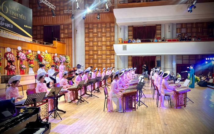 Nhạc hội hội tụ nghệ sĩ Tam thập lục trên khắp đất nước. Ảnh: Hà Đông