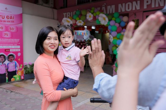 Sau khai giảng, các trường mầm non Hà Nội từng bước ổn định nề nếp, giúp trẻ làm quen với môi trường học tập, thích nghi với nhịp sinh hoạt mới với sự đồng hành của giáo viên và gia đình. Ảnh: PV