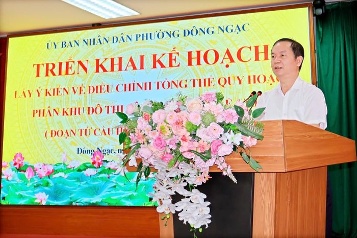 Chủ tịch UBND phường Nguyễn Văn Hách phát biểu tại hội nghị. Ảnh: Vũ Hoa