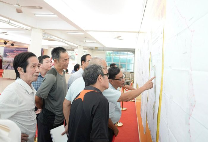 Hồ sơ được niêm yết, trưng bày tại 5 địa điểm, bảo đảm công khai, thuận tiện để người dân tiếp cận, nghiên cứu và tham gia góp ý. Ảnh: Hồng Thái