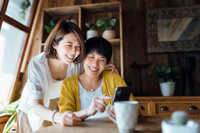 Dành ngân sách báo hiếu cha mẹ không chỉ là trách nhiệm mà còn mang lại giá trị tinh thần và sự gắn kết gia đình sâu sắc. Ảnh minh họa: iStock
