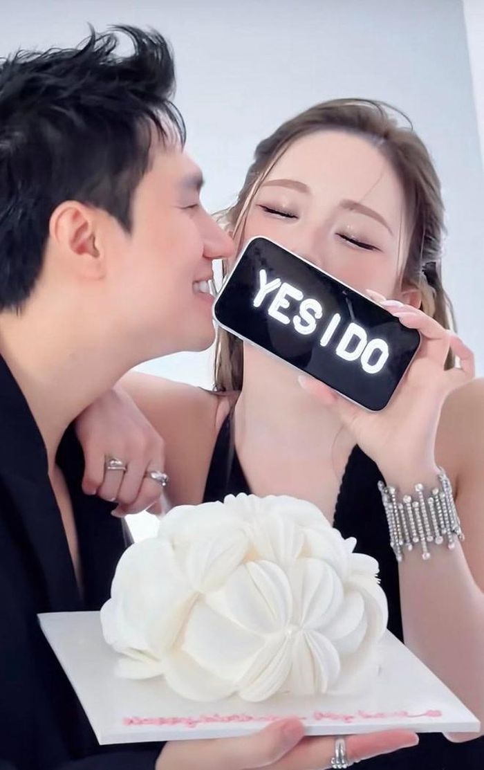Quỳnh Nga và Việt Anh đang trải qua khoảng thời gian hạnh phúc sau khi công khai tình cảm.