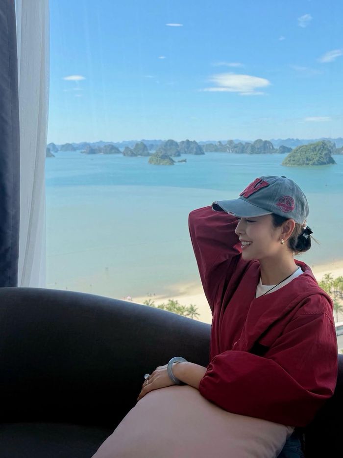 Jennifer Phạm xinh tươi, tràn đầy năng lượng qua góc chụp của con gái. Người đẹp tận hưởng cuộc sống an yên và luôn lan tỏa thông điệp tích cực.