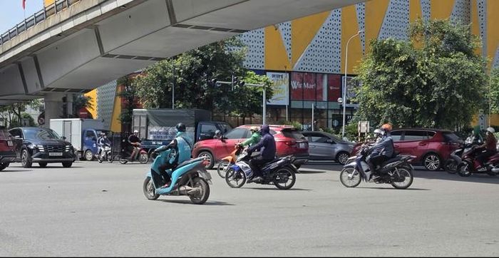 Miền Bắc nắng nóng trước khi đón đợt không khí lạnh. Ảnh: TH