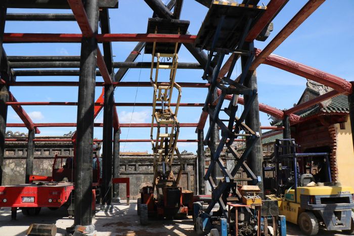 Đến nay, khối lượng thực hiện đạt khoảng 35% giá trị hợp đồng. Đại diện Ban Quản lý dự án Trung tâm Bảo tồn di tích Cố đô Huế cho biết, công trình đang thi công đạt tiến độ, dự kiến hoàn thành thi công và bàn giao đưa vào sử dụng vào ngày 23/11/2027, vượt tiến độ đề ra. Ảnh: H.D.
