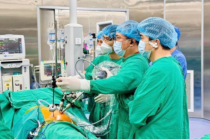 Các bác sĩ tham gia một ca ghép thận tại Bệnh viện Đa khoa tỉnh Thanh Hóa. Ảnh: BVCC.