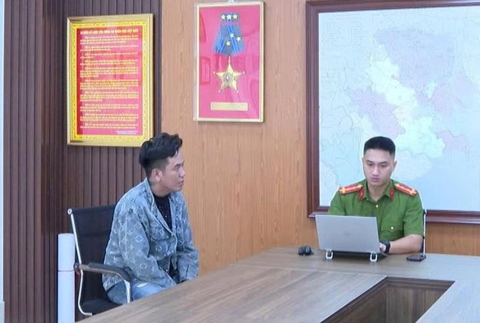 Phòng Cảnh sát Hình sự làm việc với đối tượng Nguyễn Thanh Sơn - Ảnh: CAHP